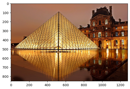 Une image du Louvre dans Jupyter.